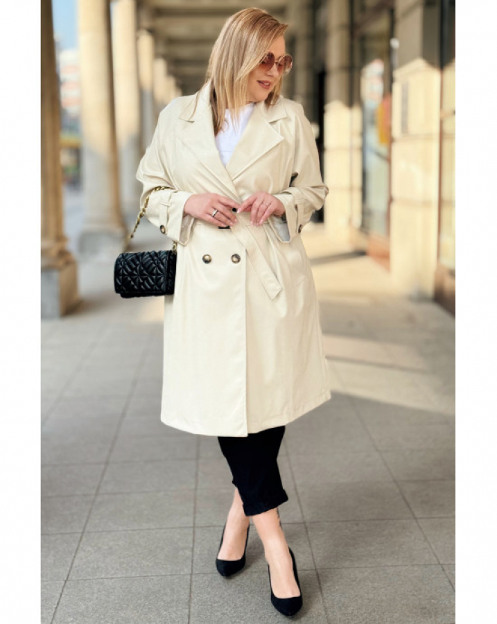 Elegantný koženkový plus size kabát s opaskom Goja
